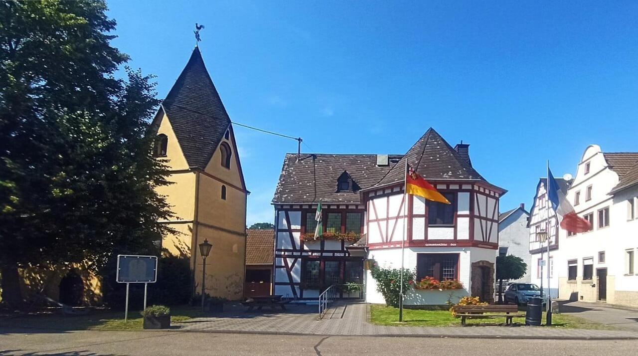 Ferienwohnung Neli Am Rhein Rheinbrohl エクステリア 写真