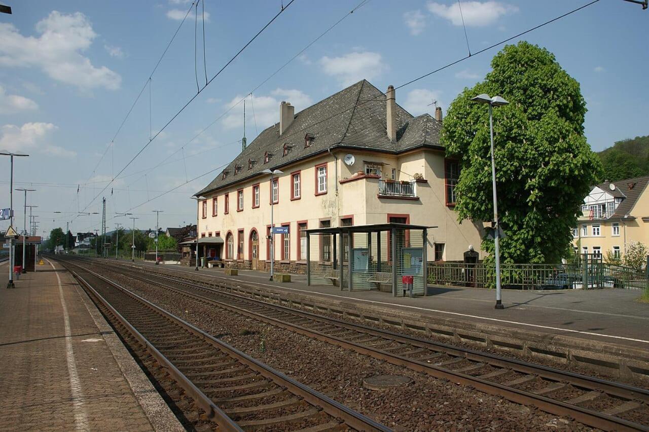 Ferienwohnung Neli Am Rhein Rheinbrohl エクステリア 写真